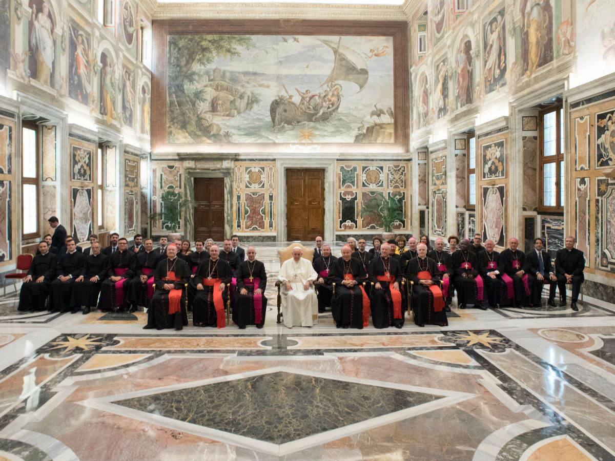 El Papa Francisco con los miembros del Pontificio Consejo para la Nueva Evangelización. El Card. Sturla aparece en primera fila, del lado izquierdo / Servizio Fotografico - L’Osservatore Romano