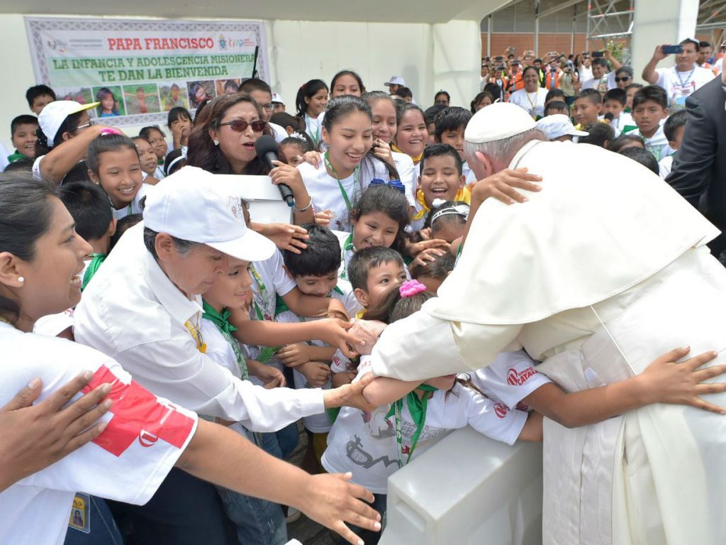 El Papa no dejó pasar las ocasiones para saludar a los fieles /Vatican Media/CNA 