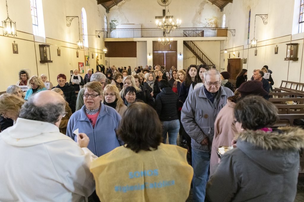 El 7 de agosto la Parroquia de Ntra. Sra. del Carmen y San Cayetano recibe a multitud de fieles /F. GUTIÉRREZ