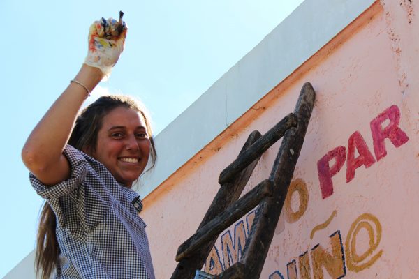 Josefina Antoniol en un CAIF en Tacuarembó /Residencia Del Mar