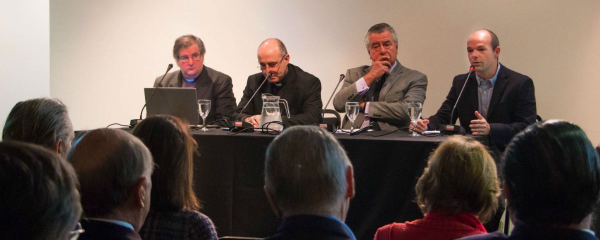P. Pablo Coimbra, Card. Daniel Sturla, Ignacio de Posadas, Ignacio Estrada en el desayuno de Iglesia de Todos /A. González