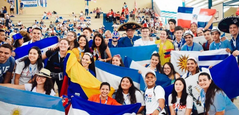 Jóvenes uruguayos y de varios países del mundo celebrando la JMJ/ Martín Freire