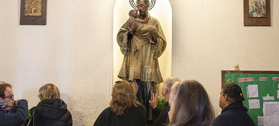 Durante todo el día los peregrinos se acercaron a San Cayetano /F. GUTIÉRREZ