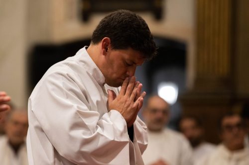 2026-03-21-Ordenaciones-diaconales-de-Ricardo-Antonio-y-Rogelio-37-de-75